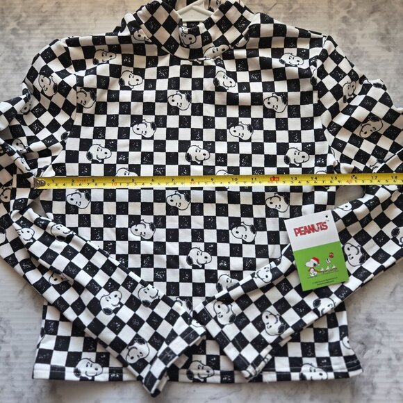 NWT Peanuts Snoopy Checkerboard Long-Sleeve Mock Neck Top Black/White Size M - Picture 4 of 5